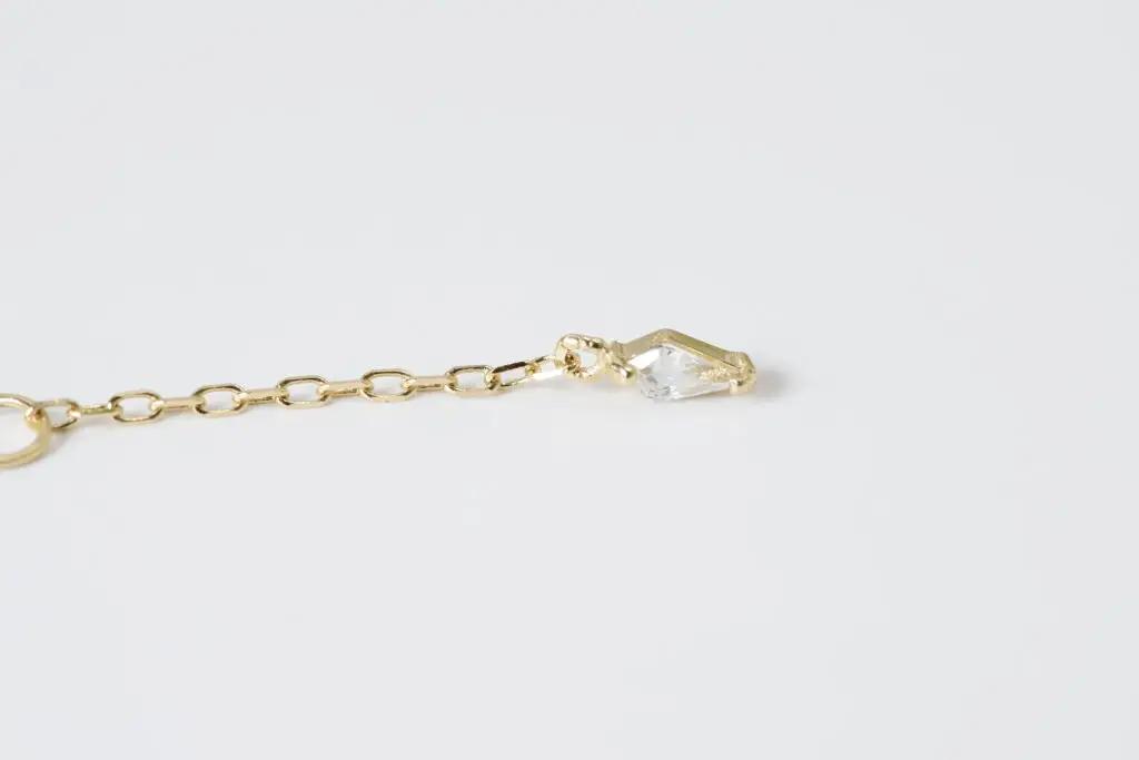 Charm Baguette engastado de 18mm en oro sólido de 14k