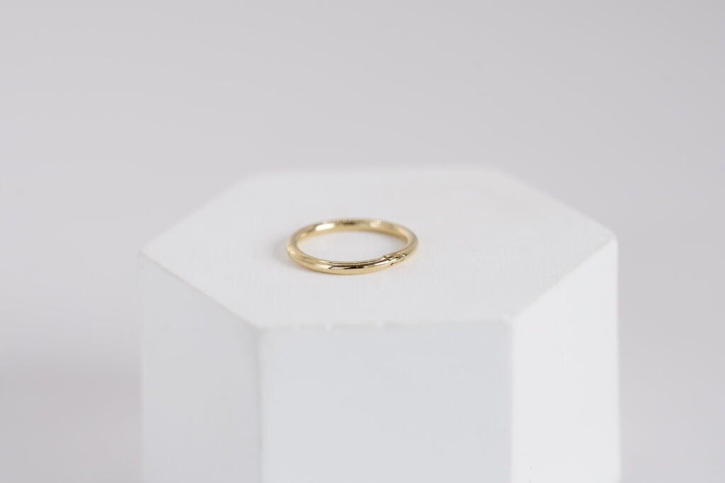 Cliker liso de oro solido de 14k en 2 presentaciones; de 6mm o de 8mm
