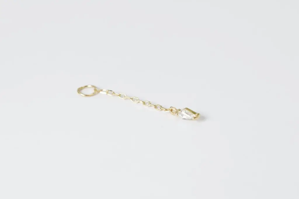 Dije Charm Baguette Engastado 18mm Oro 14k