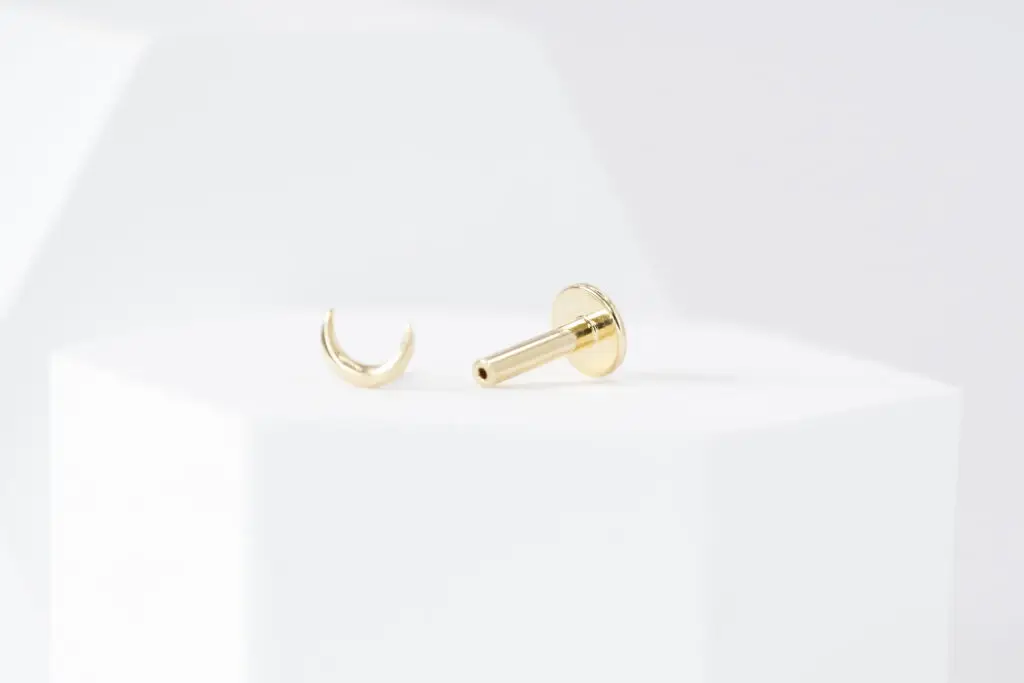 Sólo Labret en oro sólido de 14k sin luna