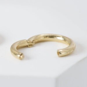 Cliker liso de 6mm en oro sólido de 14k