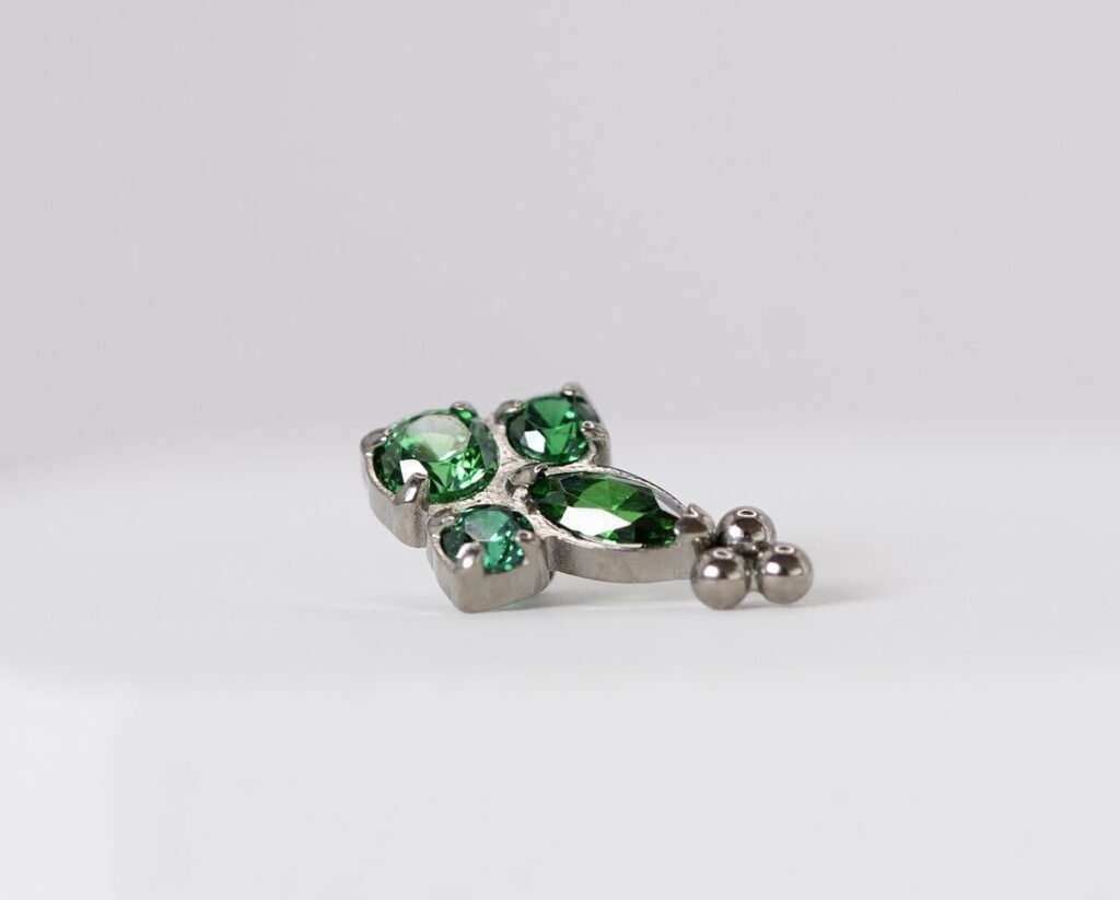 Labret Equinox de titanio para piercing