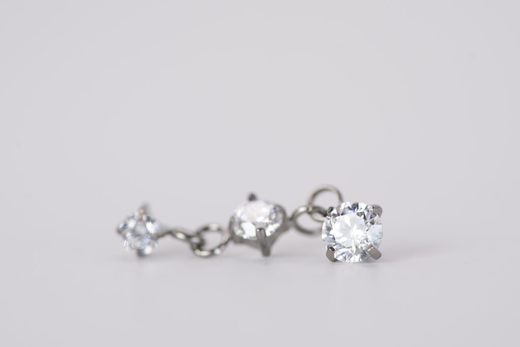Labret Tres Zirconias – Titanio