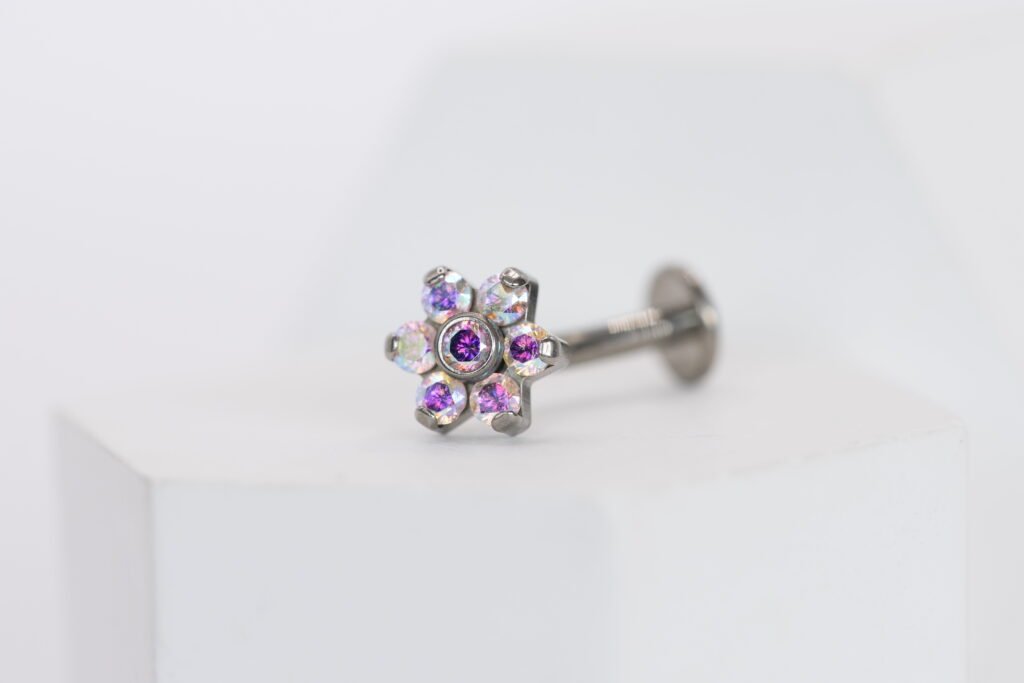 Piercing Navel Flotante Flor Tornasol – Titanio