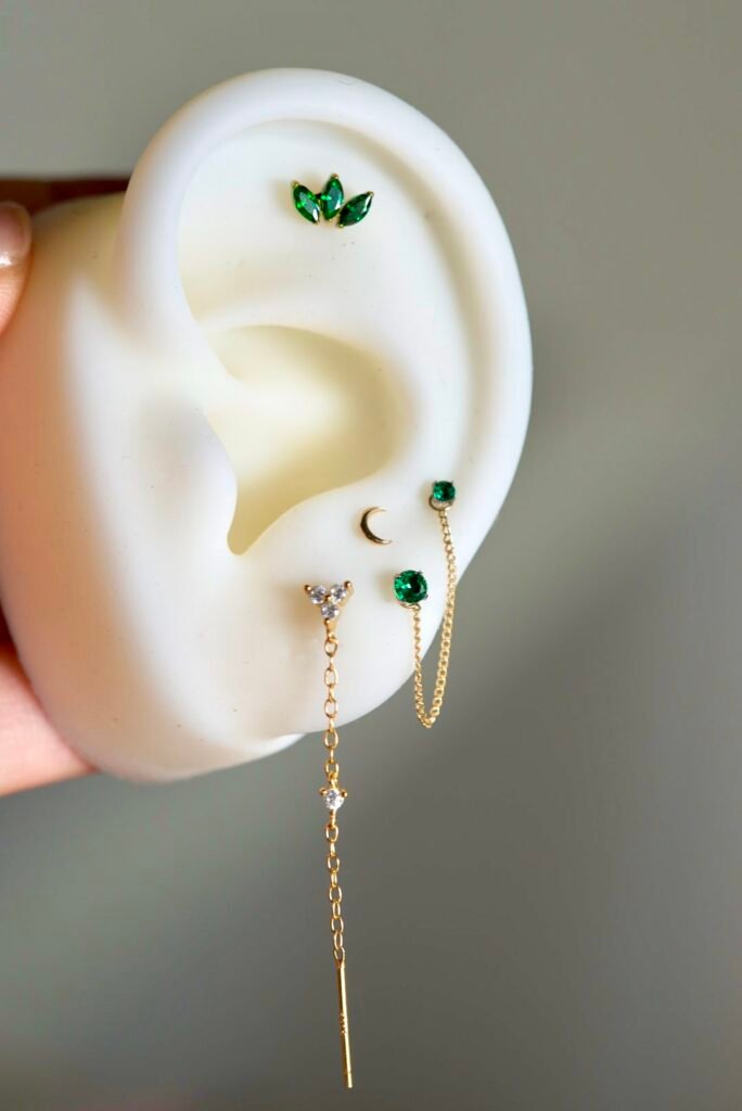 Oreja ficticia blanca modela aretes