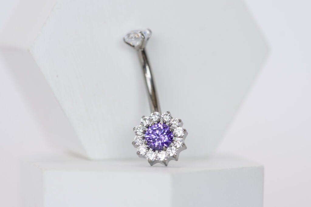Piercing Navel Zirconias y Amatista – Titanio